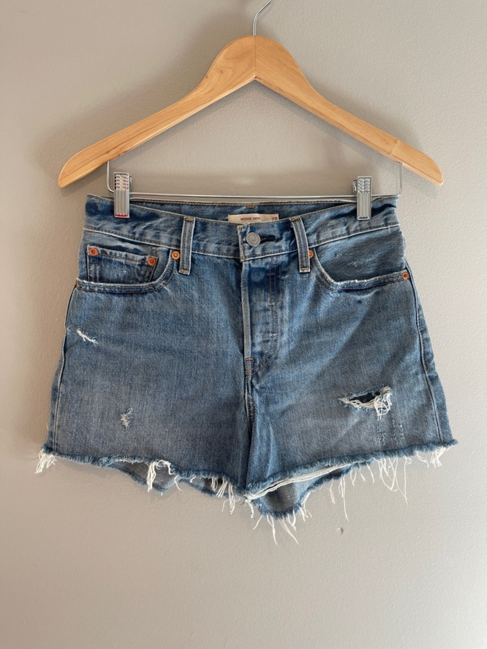 Levi’s Wedgie Shorts Size 28 Distressed Frayed Hem Festival Summer Beachy
